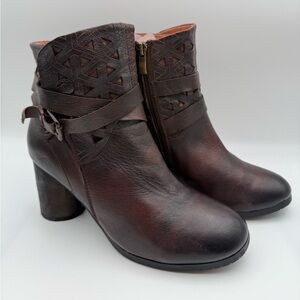 L’artiste Round heel Brown Leather Ankle Boots